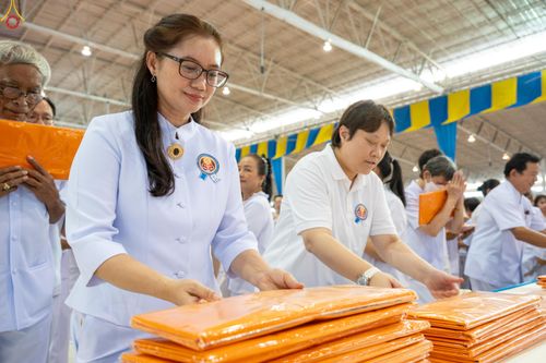 ภาพ No.318573:วันอาทิตย์ต้นเดือนที่ 5 เมษายน พ.ศ.2569 พิธีทอดผ้าป่าสมทบมหาสังฆทาน 40,000 กว่าวัดทั่วประเทศ ณ สภาธรรมกายสากล วัดพระธรรมกาย