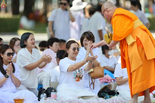 ภาพ No.295956:ภาพเบื้องหลังอาสาสมัครรวมใจ ชุดที่ 1 ในโครงการธรรมยาตรา กตัญญูบูชา มหาปูชนียาจารย์ พระมงคลเทพมุนี(สด จนฺทสโร) พระผู้ปราบมาร อนุสรณ์สถาน 7 แห่ง ปีที่ 14