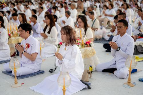 ภาพ No.293956:วันที่ 14 มกราคม พ.ศ. 2569 พิธีจุดประทีปถวายเป็นพุทธบูชา และบูชาธรรมมหาปูชนียาจารย์  ณ วัดสองพี่น้อง ต.ต้นตาล อ.สองพี่น้อง จ.สุพรรณบุรี ในโครงการธรรมยาตรา กตัญญูบูชา มหาปูชนียาจารย์ พระมงคลเทพมุนี(สด จนฺทสโร) พระผู้ปราบมาร อนุสรณ์สถาน 7 แห่ง ปีที่ 14