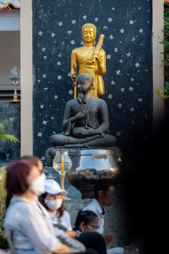 ภาพ No.297080:วันที่ 17 มกราคม พ.ศ. 2569 พิธีจุดประทีปถวายเป็นพุทธบูชา และบูชาธรรมมหาปูชนียาจารย์ (ภาพชุดที่ 2) ณ วัดโบสถ์บน ต.บางคูเวียง จ.นนทบุรี อนุสรณ์สถานลำดับที่ 4 สถานที่เกิดด้วยกายธรรม ในโครงการธรรมยาตรา กตัญญูบูชา มหาปูชนียาจารย์ พระมงคลเทพมุนี(สด จนฺทสโร) พร