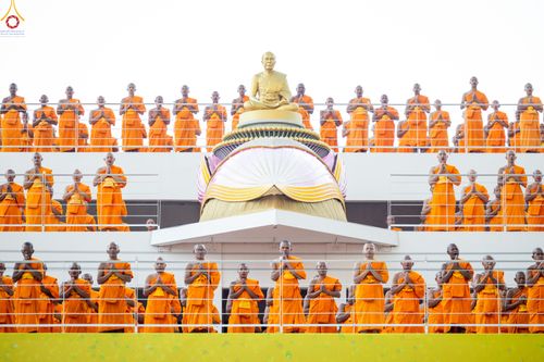 ภาพ No.300051:วันที่ 22 มกราคม พ.ศ.2569 พระธรรมยาตราปฏิบัติธรรม และถ่ายภาพหมู่ประวัติศาสตร์ ณ อาคารธรรมยาตรา กตัญญูบูชามหาปูชนียาจารย์  ตรงข้ามวัดปากน้ำภาษีเจริญ จ.กรุงเทพมหานคร ในโครงการธรรมยาตรา กตัญญูบูชา มหาปูชนียาจารย์ พระมงคลเทพมุนี(สด จนฺทสโร) พระผู้ปราบมาร อนุ