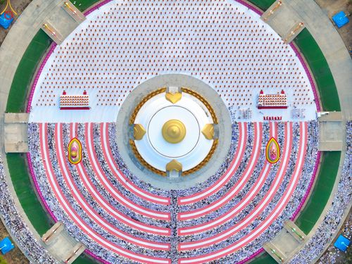 ภาพ No.302762:วันที่ 24 มกราคม พ.ศ. 2569 พิธีตักบาตรพระธรรมยาตรา(ภาพชุดที่ 2) ณ อนุสรณ์สถานลำดับที่ 5 สถานที่เผยแผ่วิชชาธรรมกายครั้งแรก อนุสรณ์สถานบางปลา วัดบางปลา อำเภอบางเลน จังหวัดนครปฐม ในโครงการธรรมยาตรา กตัญญูบูชา มหาปูชนียาจารย์ พระมงคลเทพมุนี(สด จนฺทสโร) พระผู