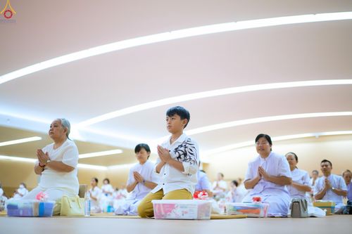 ภาพ No.280527:วันที่ 28 ธันวาคม พ.ศ.2568 พิธีถวายอุปกรณ์ทำความสะอาด ณ ห้องแก้วสารพัดนึก วัดพระธรรมกาย