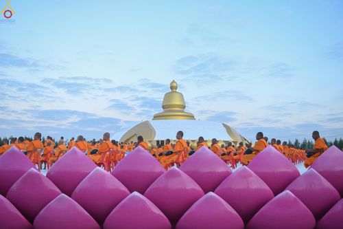 ภาพ No.302456:วันที่ 24 มกราคม พ.ศ. 2569 พิธีตักบาตรพระธรรมยาตรา ณ อนุสรณ์สถานลำดับที่ 5 สถานที่เผยแผ่วิชชาธรรมกายครั้งแรก อนุสรณ์สถานบางปลา วัดบางปลา อำเภอบางเลน จังหวัดนครปฐม ในโครงการธรรมยาตรา กตัญญูบูชา มหาปูชนียาจารย์ พระมงคลเทพมุนี(สด จนฺทสโร) พระผู้ปราบมาร อนุส
