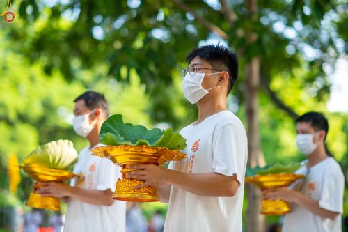 ภาพ No.83212:พิธีตัดปอยผมและปลงผม ในโครงการบรรพชาอุปสมบทหมู่ ธรรมทายาทนานาชาติ (ภาคภาษาจีน) รุ่นที่ 18 ณ วัดพระธรรมกาย วันเสาร์ที่ 8 กรกฎาคม พ.ศ.2566