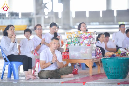 ภาพ No.320745:วันที่ 11 เมษายน พ.ศ.2569 พิธีตักบาตรฉลองสามเณรใหม่ โครงการบรรพชาสามเณรกล้าตะวัน ณ มหารัตนวิหาคด คอร์ 25 ชั้น 2 วัดพระธรรมกาย