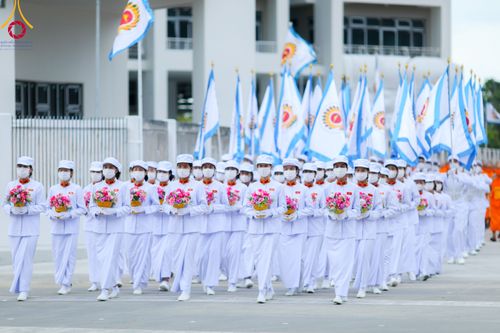 ภาพ No.89149:พิธีอัญเชิญรูปหล่อทองคำ  คุณยายอาจารย์มหารัตนอุบาสิกาจันทร์ ขนนกยูง เพื่อประดิษฐาน ณ มหาวิหารคุณยายอาจารย์ฯ เนื่องในวันครูผู้ค้นพบวิชชาธรรมกาย วันศุกร์ที่ 29 กันยายน พ.ศ. 2566