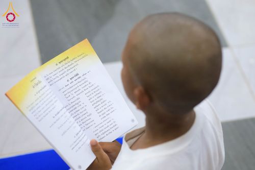 ภาพ No.319949:วันที่ 1 เมษายน พ.ศ.2569 นาคน้อยว่าที่สามเณรธรมทายาท จำนวน 98 คน  ร่วมกันสวดมนต์ทำวัตรเย็นและนั่งสมาธิ ณ ศูนย์ปฏิบัติธรรมบุรีรัมย์ จ.บุรีรัมย์