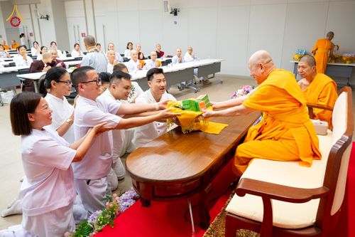 ภาพ No.324783:วันอังคารที่ 21 เมษายน พ.ศ.2569  หลวงพ่อทัตตชีโว รองเจ้าอาวาสวัดพระธรรมกาย ถวายการต้อนรับและปฏิสันถารคณะสงฆ์จากประเทศเวียดนาม