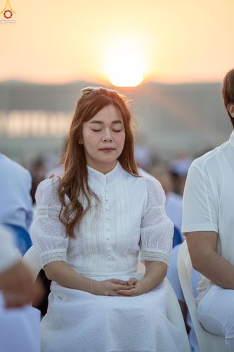 ภาพ No.279767:วันที่ 1 มกราคม พ.ศ.2569 พิธีตักบาตรในวันขึ้นปีใหม่ ณ ลานธรรม วัดพระธรรมกาย