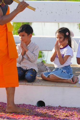 ภาพ No.292879:วันที่ 11 มกราคม พ.ศ. 2569 พิธีต้อนรับพระธรรมยาตรา ณ อนุสรณ์สถานลำดับที่ 3 สถานที่เกิดในเพศสมณะ วัดสองพี่น้อง อำเภอสองพี่น้อง จังหวัดสุพรรณบุรี ในโครงการธรรมยาตรา กตัญญูบูชา มหาปูชนียาจารย์ พระมงคลเทพมุนี(สด จนฺทสโร) พระผู้ปราบมาร อนุสรณ์สถาน 7 แห่ง ปีที