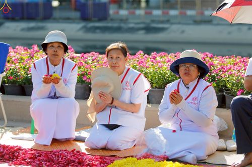 ภาพ No.296014:ภาพเบื้องหลังอาสาสมัครรวมใจ ชุดที่ 1 ในโครงการธรรมยาตรา กตัญญูบูชา มหาปูชนียาจารย์ พระมงคลเทพมุนี(สด จนฺทสโร) พระผู้ปราบมาร อนุสรณ์สถาน 7 แห่ง ปีที่ 14