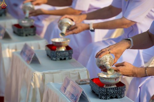 ภาพ No.297598:วันที่ 18 มกราคม พ.ศ. 2569 พิธีตักบาตรพระธรรมยาตรา ณ วัดโบสถ์บน ต.บางคูเวียง จ.นนทบุรี อนุสรณ์สถานลำดับที่ 4 สถานที่เกิดด้วยกายธรรม ในโครงการธรรมยาตรา กตัญญูบูชา มหาปูชนียาจารย์ พระมงคลเทพมุนี(สด จนฺทสโร) พระผู้ปราบมาร อนุสรณ์สถาน 7 แห่ง ปีที่ 14