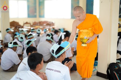 ภาพ No.299063:วันที่ 20 มกราคม พ.ศ. 2569 พิธีทอดผ้าป่าทำนุบำรุงศาสนสถาน ณ วัดใหม่นพรัตน์ ต.เนินพระปรางค์ อ.สองพี่น้อง จ.สุพรรณบุรี ในโครงการธรรมยาตรา กตัญญูบูชา มหาปูชนียาจารย์ พระมงคลเทพมุนี(สด จนฺทสโร) พระผู้ปราบมาร อนุสรณ์สถาน 7 แห่ง ปีที่ 14