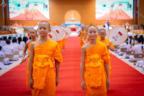 ภาพ No.342246:วันอาทิตย์ที่ 2 สิงหาคม พ.ศ.2569 พิธีมุทิตาสักการะพระภิกษุ  ผู้สอบได้เปรียญธรรม 9 ประโยค ระดับโลก ปีที่ 38, พิธีมอบโล่เกียรติยศ และทุนการศึกษา สำนักเรียนบาลีดีเด่นทั่วประเทศ ณ สภาธรรมกายสากล วัดพระธรรมกาย