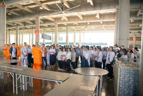 ภาพ No.320017:วันที่ 6 เมษายน พ.ศ.2569 ทีมจัดภัตตาหารประชุมเตรียมงานถวายมหาสังฆทาน 40,000 กว่าวัดทั่วประเทศ บูชาธรรม 82 ปี หลวงพ่อธัมมชโย