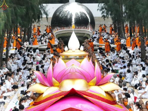 ภาพ No.69101:พิธีต้อนรับพระธรรมยาตรา ในโครงการธรรมยาตรากตัญญูบูชา มหาปูชนียาจารย์ พระมงคลเทพมุนี(สด จนฺทสโร) พระผู้ปราบมาร อนุสรณ์สถาน 7 แห่ง ปีที่ 11 วันที่ 3 มกราคม พ.ศ. 2566 ณ อนุสรณ์สถานมหาวิหารพระมงคลเทพมุนี จ.สุพรรณบุรี