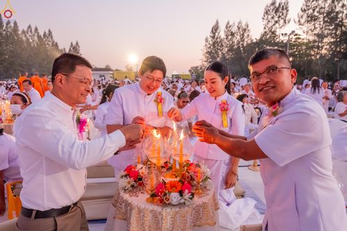 ภาพ No.292093:วันที่ 10 มกราคม พ.ศ. 2569 พิธีจุดประทีปถวายเป็นพุทธบูชา และบูชาธรรมมหาปูชนียาจารย์  ณ อนุสรณ์สถานคลองบางนางแท่น อ.สามพราน จ.นครปฐม ในโครงการธรรมยาตรา กตัญญูบูชา มหาปูชนียาจารย์ พระมงคลเทพมุนี(สด จนฺทสโร) พระผู้ปราบมาร อนุสรณ์สถาน 7 แห่ง ปีที่ 14