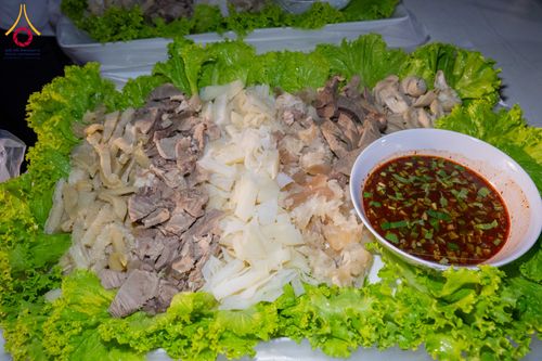 ภาพ No.295590:วันที่ 16 มกราคม พ.ศ. 2569 พิธีถวายภัตตาหารเป็นสังฆทาน แด่พระธรรมยาตรา ณ วัดโบสถ์บน ต.บางคูเวียง จ.นนทบุรี อนุสรณ์สถานลำดับที่ 4 สถานที่เกิดด้วยกายธรรม ในโครงการธรรมยาตรา กตัญญูบูชา มหาปูชนียาจารย์ พระมงคลเทพมุนี(สด จนฺทสโร) พระผู้ปราบมาร อนุสรณ์สถาน 7 แ