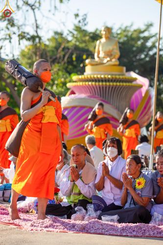 ภาพ No.105771:พิธีต้อนรับพระธรรมยาตรา ในโครงการธรรมยาตรากตัญญูบูชา มหาปูชนียาจารย์ พระมงคลเทพมุนี(สด จนฺทสโร) พระผู้ปราบมาร อนุสรณ์สถาน 7 แห่ง ปีที่ 12 วันที่ 3 มกราคม พ.ศ. 2567 ณ อนุสรณ์สถานโลตัสแลนด์ จ.สุพรรณบุรี