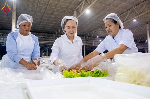 ภาพ No.303790:วันที่ 28 มกราคม พ.ศ. 2569 พิธีถวายภัตตาหารเป็นสังฆทาน แด่พระธรรมยาตรา ณ วัดพระธรรมกาย  จังหวัดปทุมธานี ในโครงการธรรมยาตรา กตัญญูบูชา มหาปูชนียาจารย์ พระมงคลเทพมุนี(สด จนฺทสโร) พระผู้ปราบมาร อนุสรณ์สถาน 7 แห่ง ปีที่ 14