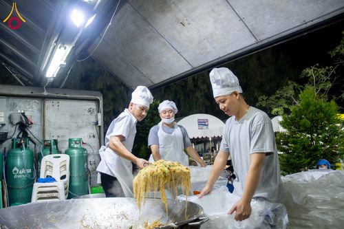 ภาพ No.288192:วันที่ 5 มกราคม พ.ศ. 2569 พิธีถวายภัตตาหารเป็นสังฆทาน แด่พระธรรมยาตรา ในโครงการธรรมยาตรา กตัญญูบูชา มหาปูชนียาจารย์ พระมงคลเทพมุนี(สด จนฺทสโร) พระผู้ปราบมาร อนุสรณ์สถาน 7 แห่ง ปีที่ 14 ณ อนุสรณ์สถานมหาวิหารพระมงคลเทพมุนี (โลตัสแลนด์) อ.สองพี่น้อง จ.สุพรร