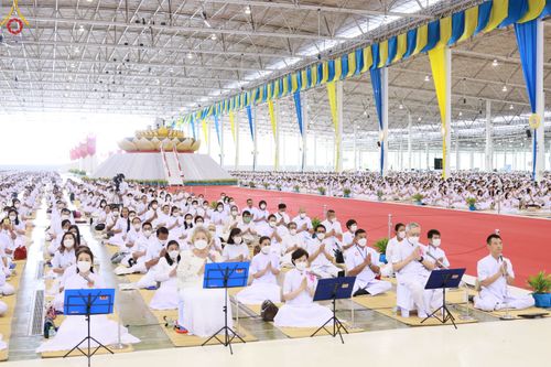 ภาพ No.83017:พิธีตักบาตร ณ บ้านแก้วเรือนทองคุณยายอาจารย์ฯ พิธีบูชาข้าวพระ ณ สภาธรรมกายสากล วัดพระธรรมกาย ในวันอาทิตย์ต้นเดือนที่ 2 ก.ค. พ.ศ.2566