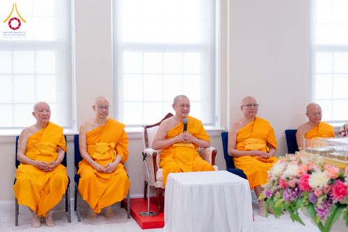 ภาพ No.319183:วันที่ 29 มีนาคม พ.ศ.2569 พิธีอัญเชิญรูปหล่อพระมงคลเทพมุนี (สด จนฺทสโร) ประดิษฐาน ณ ห้องปฏิบัติธรรม “มงคลรัตนโชติ”  วัดพระธรรมกายชิคาโก ประเทศสหรัฐอเมริกา