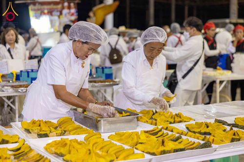 ภาพ No.302970:วันที่ 26 มกราคม พ.ศ. 2569 พิธีถวายภัตตาหารเป็นสังฆทาน แด่พระธรรมยาตรา ณ วัดพระธรรมกาย  จังหวัดปทุมธานี ในโครงการธรรมยาตรา กตัญญูบูชา มหาปูชนียาจารย์ พระมงคลเทพมุนี(สด จนฺทสโร) พระผู้ปราบมาร อนุสรณ์สถาน 7 แห่ง ปีที่ 14