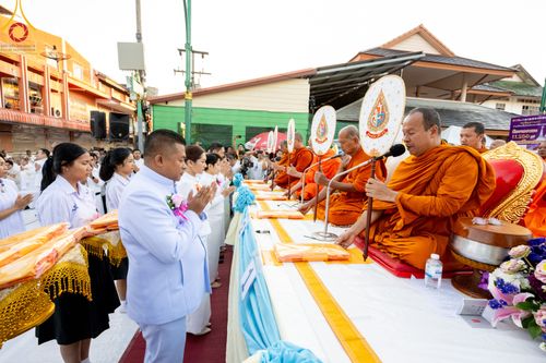 ภาพ No.311187:วันเสาร์ที่ 28 กุมภาพันธ์ พ.ศ. 2569 พิธีตักบาตรพระมหากุศล 11,250 รูป เฉลิมฉลอง 1,250 ปีศรีธรรมราชเจดีย์ สู่มรดกโลก ณ ถนนราชดำเนิน บริเวณหน้าวัดพระมหาธาตุวรมหาวิหาร อ.เมือง จ.นครศรีธรรมราช