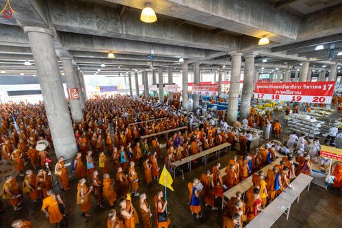 ภาพ No.323526:วันที่ 22 เมษายน พ.ศ.2569(วันคุ้มครองโลก) งานถวายมหาสังฆทาน 40,000 กว่าวัดทั่วประเทศ การเดินทางเข้าวัด , การต้อนรับปฏิสันถารพระสังฆาธิการ  ,  การจัดเตรียมภัตตาหาร , การลงทะเบียน