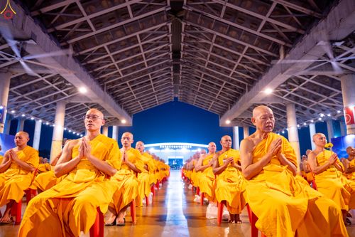 ภาพ No.280303:วันที่ 31 ธันวาคม พ.ศ.2568 -วันที่ 1 มกราคม พ.ศ.2569 พิธีฉลองชัยสวดมนต์บทธัมมจักกับปปวัตนสูตร ครบ 8,000,000,000 จบ , พิธีสวดมนต์ข้ามปี ณ วัดพระธรรมกาย