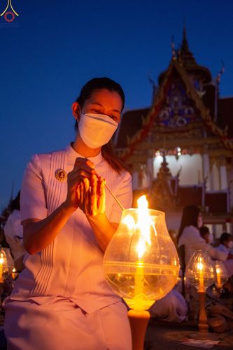 ภาพ No.73483:พิธีจุดประทีปถวายเป็นพุทธบูชา และบูชาธรรมมหาปูชนียาจารย์ ในโครงการธรรมยาตรากตัญญูบูชา มหาปูชนียาจารย์ พระมงคลเทพมุนี(สด จนฺทสโร) พระผู้ปราบมาร ปีที่ 11 ณ อนุสรณ์สถานลำดับที่ 4 สถานที่เกิดด้วยกายธรรม วัดโบสถ์ (บน) บางคูเวียง อ.บางกรวย จ.นนทบุรี วันที่ 21 