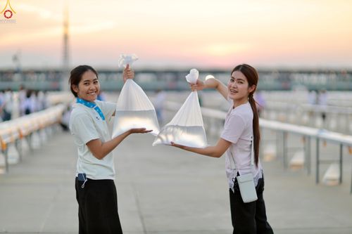 ภาพ No.320442:วันที่ 9 เมษายน พ.ศ.2569 การเตรียมงาน มัดถุงน้ำ ถ่วงขาโต๊ะไทยธรรม เพื่องานถวายมหาสังฆทาน 40,000 กว่าวัดทั่วประเทศ วันคุ้มครองโลก 22 เมษายน พ.ศ.2569 วัดพระธรรมกาย