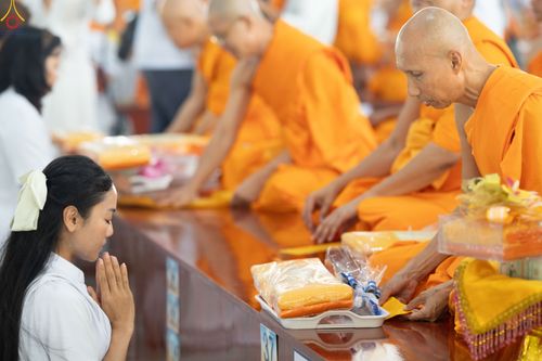 ภาพ No.348296:วันที่ 10 กันยายน พ.ศ.2569 พิธีสวดพระพุทธมนต์ และถวายภัตตาหารเป็นสังฆทาน เนื่องในวันครบ 26 ปี วันคล้ายละสังขาร คุณยายอาจารย์มหารัตนอุบาสิกาจันทร์ ขนนกยูง ณ หอฉันคุณยายอาจารย์ฯ วัดพระธรรมกาย