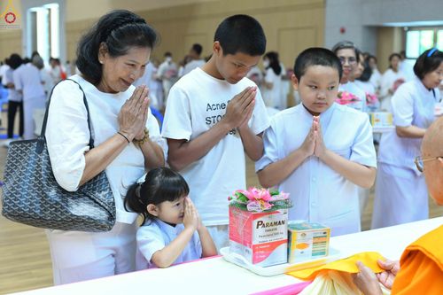 ภาพ No.343658:วันที่ 16 สิงหาคม พ.ศ.2569 พิธีถวายคิลานเภสัช และอุปกรณ์ทางการแพทย์ ณ ห้องแก้วสารพัดนึก2 วัดพระธรรมกาย