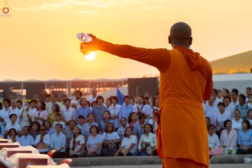 ภาพ No.322658:วันที่ 17 เมษายน พ.ศ.2569 การเรียงกล่องไทยธรรม เรียงน้ำดื่ม เรียงร่ม ณ ลานธรรมพระมหาธรรมกายเจดีย์ เพื่องานถวายมหาสังฆทาน 40,000 กว่าวัดทั่วประเทศ วันคุ้มครองโลก 22 เมษายน พ.ศ.2569 วัดพระธรรมกาย