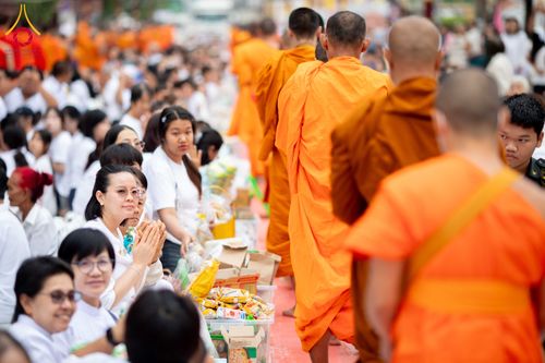 ภาพ No.310880:วันอาทิตย์ที่ 22 กุมภาพันธ์ พ.ศ. 2569 พิธีตักบาตรเเด่คณะพระภิกษุสงฆ์ 1,111 รูป จังหวัดน่าน หนึ่งในโครงการตักบาตรพระ 2,000,000 รูป 77 จังหวัดทั่วไทย ในวาระอันเป็นมงคลยิ่ง ครบรอบ 744 ปี นครน่าน สืบสานศรัทธา ทำบุญใหญ่ของเมืองน่าน ณ ข่วงเมือง วัดภูมินทร์ อำเ