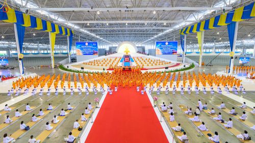 ภาพ No.339039:วันอาทิตย์ที่ 12 กรกฎาคม พ.ศ.2569 พิธีมุทิตาผู้สอบได้เปรียญธรรม ประโยค 1-2 ถึง ป.ธ.9 และ บ.ศ.1-2 ถึง บ.ศ.6 สำนักศาสนศึกษาวัดพระธรรมกาย ประจำปี 2569, พิธีมอบตราตั้งแต่งตั้งอาจารย์ใหญ่ สำนักศาสนศึกษาวัดพระธรรมกาย