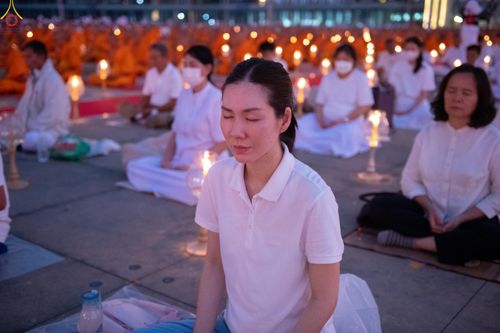 ภาพ No.308029:วันที่ 31 มกราคม พ.ศ. 2569 พิธีจุดประทีปธรรมถวายเป็นพุทธบูชา  และบูชาธรรมมหาปูชนียาจารย์ (ภาพชุดที่ 3) ณ วัดพระธรรมกาย ปทุมธานี ในโครงการธรรมยาตรา กตัญญูบูชา มหาปูชนียาจารย์ พระมงคลเทพมุนี(สด จนฺทสโร) พระผู้ปราบมาร อนุสรณ์สถาน 7 แห่ง ปีที่ 14