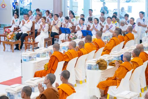 ภาพ No.328273:วันเสาร์ที่ 9 พฤษภาคม พ.ศ. 2569 พิธีตักบาตรแด่คณะสงฆ์ 323 วัด 4 จังหวัดชายแดนภาคใต้ พิธีถวายสังฆทานแด่คณะสงฆ์ 323 วัด ปีที่ 22 ครั้งที่ 185 พิธีมอบกองทุนหนุนแรงใจช่วยครูใต้ ปีที่ 19 ครั้งที่ 148 ณ ศูนย์ปฏิบัติธรรมภาคใต้