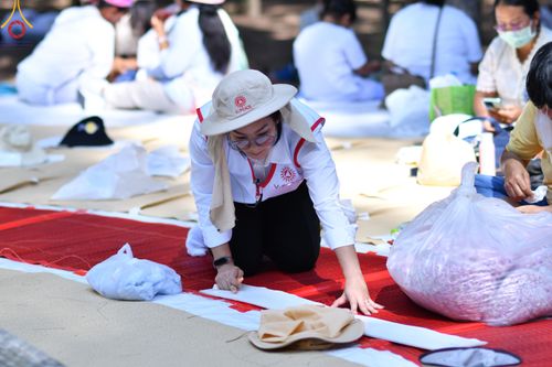 ภาพ No.105927:V.2 ทุ่มเท การเตรียมงาน เก็บงาน การรับบุญของเจ้าหน้าที่หน่วยงานต่างๆ เพื่อโครงการธรรมยาตรา กตัญญูบูชามหาปูชนียาจารย์ พระมงคลเทพมุนี (สด จนฺทสโร) พระผู้ปราบมาร อนุสรณ์สถาน 7 แห่ง ปีที่ 12 ระหว่างวันที่ 2 - 31 มกราคม พ.ศ.2567