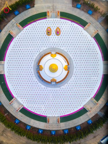 ภาพ No.299866:วันที่ 19 มกราคม พ.ศ.2569 พระธรรมยาตราปฏิบัติธรรมและถ่ายภาพหมู่ประวัติศาสตร์ ณ อนุสรณ์สถานลำดับที่ 5 สถานที่เผยแผ่วิชชาธรรมกายครั้งแรก  อนุสรณ์สถานบางปลาวัดบางปลา อ.บางเลน จ.นครปฐม ในโครงการธรรมยาตรา กตัญญูบูชา มหาปูชนียาจารย์ พระมงคลเทพมุนี(สด จนฺทสโร) 