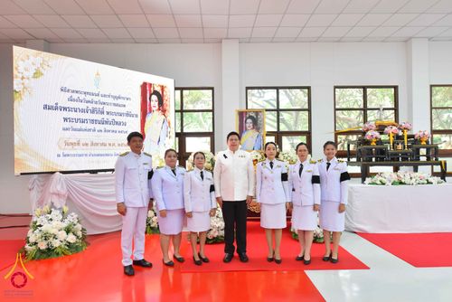 ภาพ No.344315:วันที่ 12 สิงหาคม พ.ศ. 2569  พสกนิกรชาวอำเภอคลองหลวง พร้อมใจร่วมพิธีสวดพระพุทธมนต์และทำบุญตักบาตรถวายพระราชกุศล เนื่องในวันคล้ายวันพระราชสมภพ สมเด็จพระบรมราชชนนีพันปีหลวง และวันแม่แห่งชาติ 12 สิงหาคม 2569