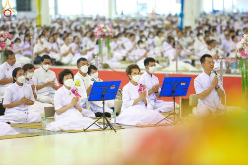 ภาพ No.105497:พิธีปฏิบัติธรรมและพิธีบูชาข้าวพระ ในวันจันทร์ที่ 1 มกราคม พ.ศ. 2567 ณ สภาธรรมกายสากล วัดพระธรรมกาย
