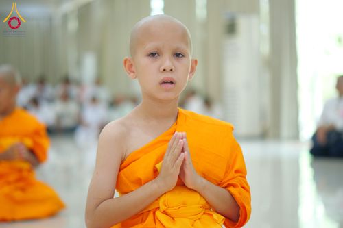 ภาพ No.319903:วันเสาร์ที่ 4 เมษายน พ.ศ.2569 พิธีตัดปอยผมและปลงผม พิธีขอขมาผู้ปกครองและมอบผ้าไตร พิธีบรรพชาและถวายบาตร ณ ศูนย์ปฏิบัติธรรมและศูนย์อบรมเยาวชนเพชรบุรี  ต.ท่าแลง อ.ท่ายาง จ.เพชรบุรี