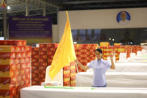 ภาพ No.321999:วันที่ 12 -13 เมษายน พ.ศ.2569 การเตรียมกล่องไทยธรรม + การขนย้ายเก้าอี้ เพื่องานถวายมหาสังฆทาน 40,000 กว่าวัดทั่วประเทศ วันคุ้มครองโลก 22 เมษายน พ.ศ.2569 วัดพระธรรมกาย