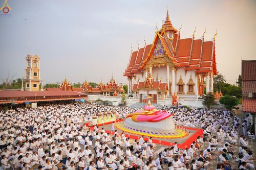 ภาพ No.296939:วันที่ 17 มกราคม พ.ศ. 2569 พิธีจุดประทีปถวายเป็นพุทธบูชา และบูชาธรรมมหาปูชนียาจารย์  ณ วัดโบสถ์บน ต.บางคูเวียง จ.นนทบุรี อนุสรณ์สถานลำดับที่ 4 สถานที่เกิดด้วยกายธรรม ในโครงการธรรมยาตรา กตัญญูบูชา มหาปูชนียาจารย์ พระมงคลเทพมุนี(สด จนฺทสโร) พระผู้ปราบมาร อ