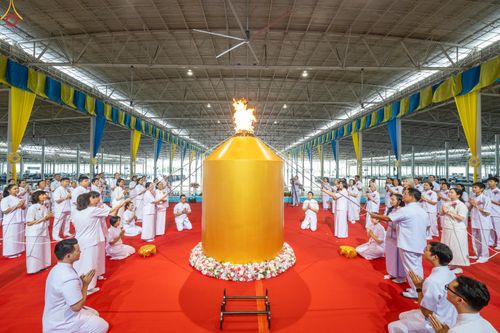 ภาพ No.286392:วันอาทิตย์ที่ 13 กรกฎาคม พ.ศ.2568 พิธีปฎิบัติธรรม และพิธีจุดเทียนใจ ไฟนิรันดร์ อนันตชัย ณ สภาธรรมกายสากล วัดพระธรรมกาย