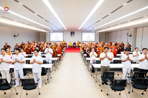 ภาพ No.325606:วันที่ 24 เมษายน พ.ศ.2569 หลวงพ่อทัตตชีโว รองเจ้าอาวาสวัดพระธรรมกาย ถวายการต้อนรับและปฏิสันถารคณะสงฆ์เมียนมาร์